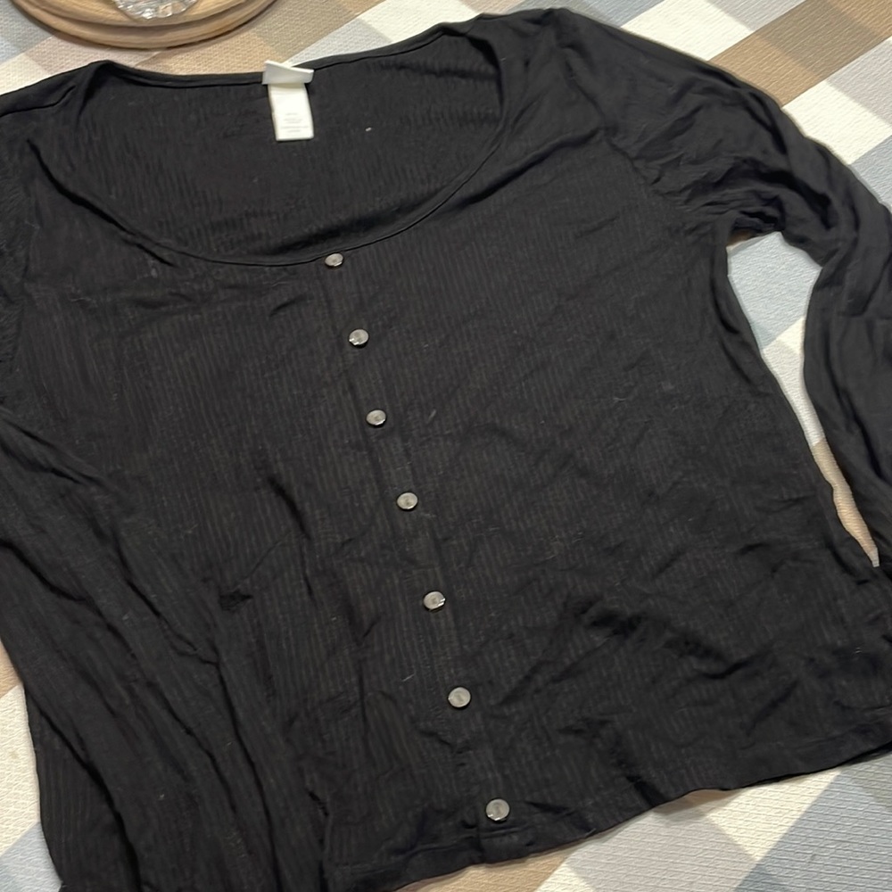 H&M scoopneck button long tee shirt